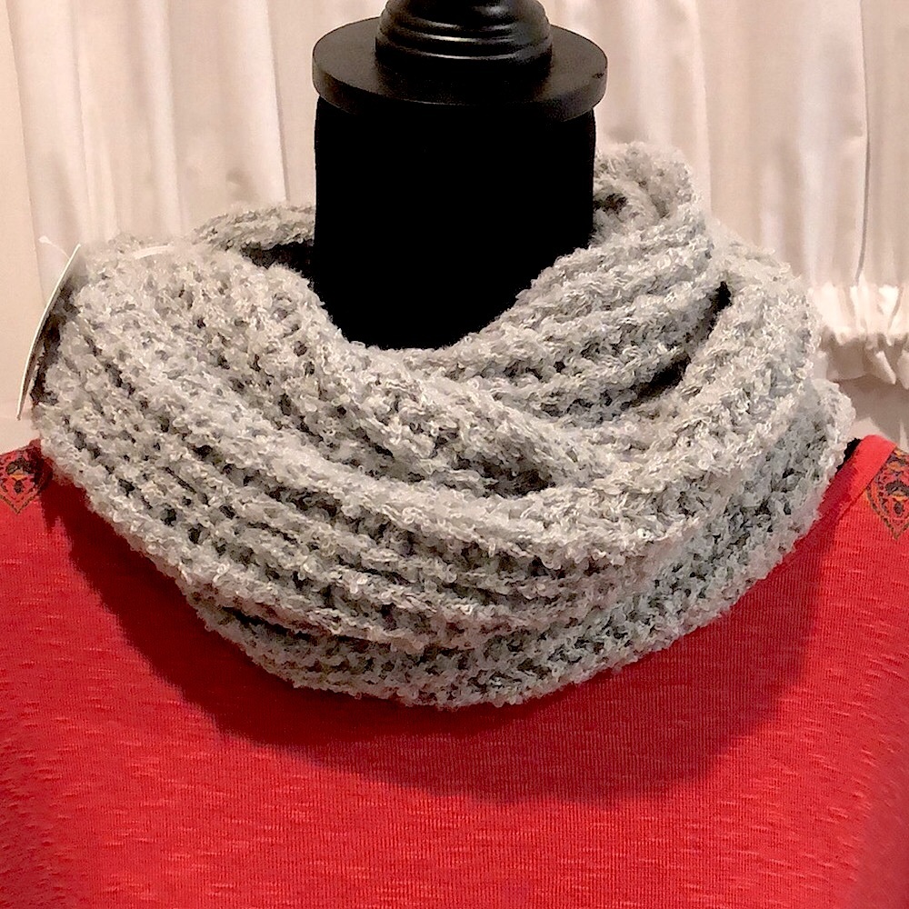 Women’s Grey Cable Knit Infinity Scarf / Neck Warmer NWT